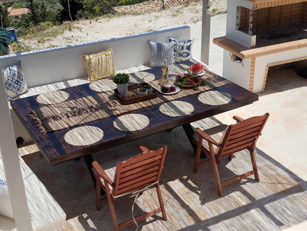 A balcony or terrace at Eirinis Home - Σπίτι της Ειρήνης