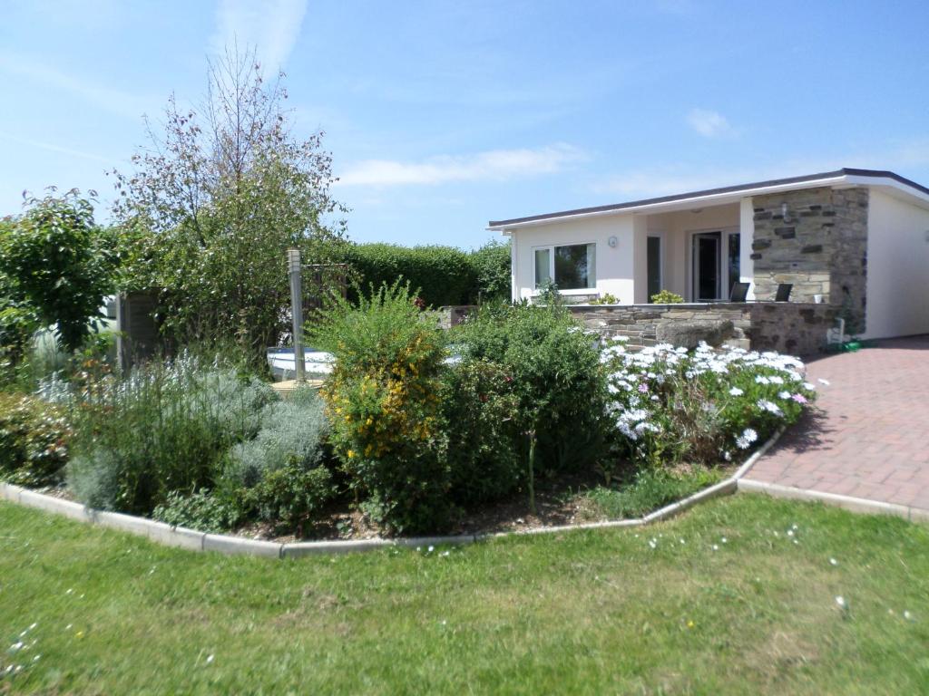 a garden in front of a house at One bedroom bungalow with private garden at Parkland, near Kingsbridge in Kingsbridge