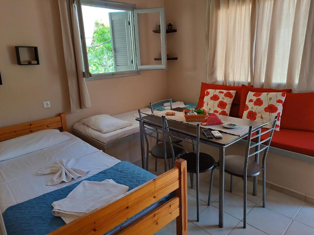 Postel nebo postele na pokoji v ubytování GIOTAS APARTMENTS - STUDIOS