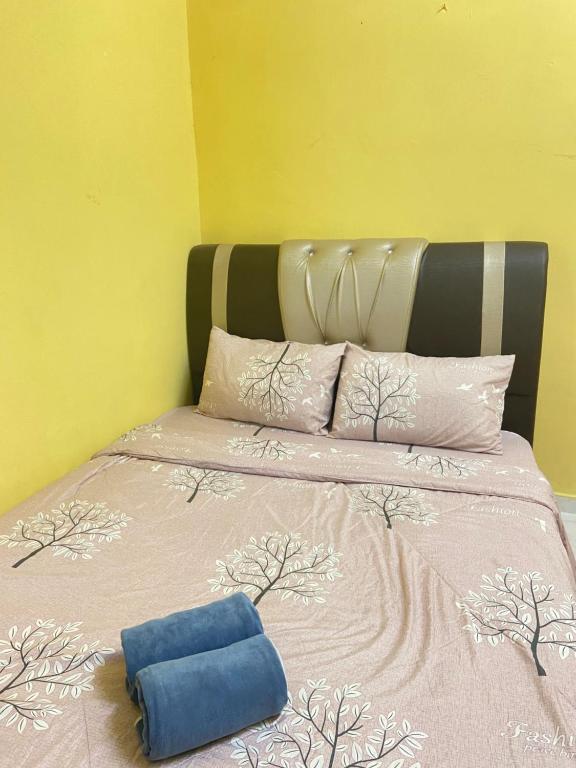 Ένα ή περισσότερα κρεβάτια σε δωμάτιο στο ELLY HOMESTAY