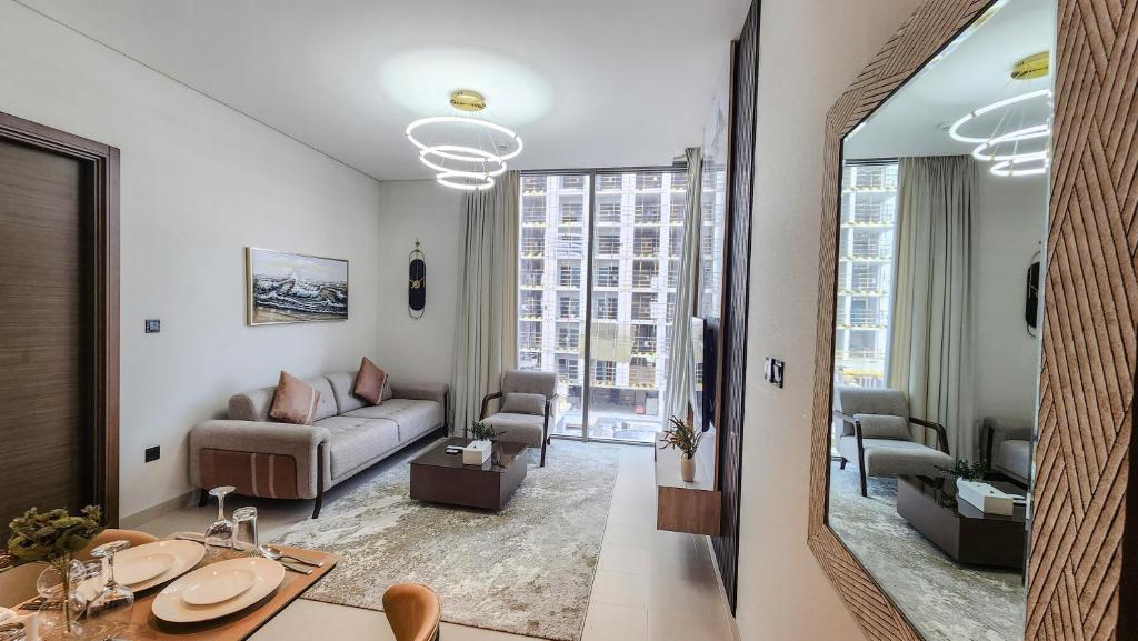 Posezení v ubytování STAY BY LATINEM Luxury 2BR Holiday Home CVR A507 near Burj Khalifa