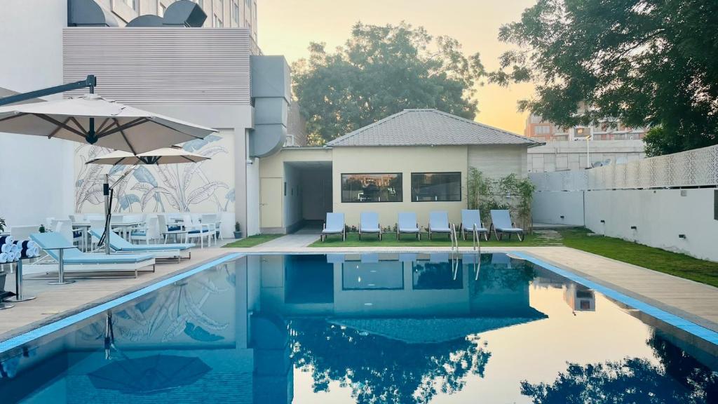 Bazén v ubytování Vivanta Ahmedabad SG Highway nebo v jeho okolí