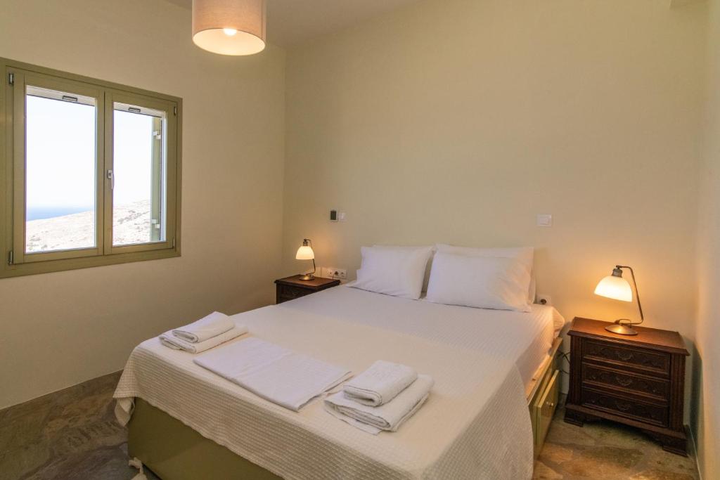 Postel nebo postele na pokoji v ubytování ReGenesis Villas