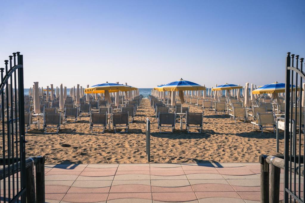 A beach at or near a szállodákat