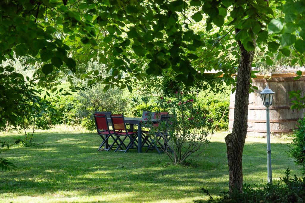 Ogród w obiekcie Domaine des Granges Longes