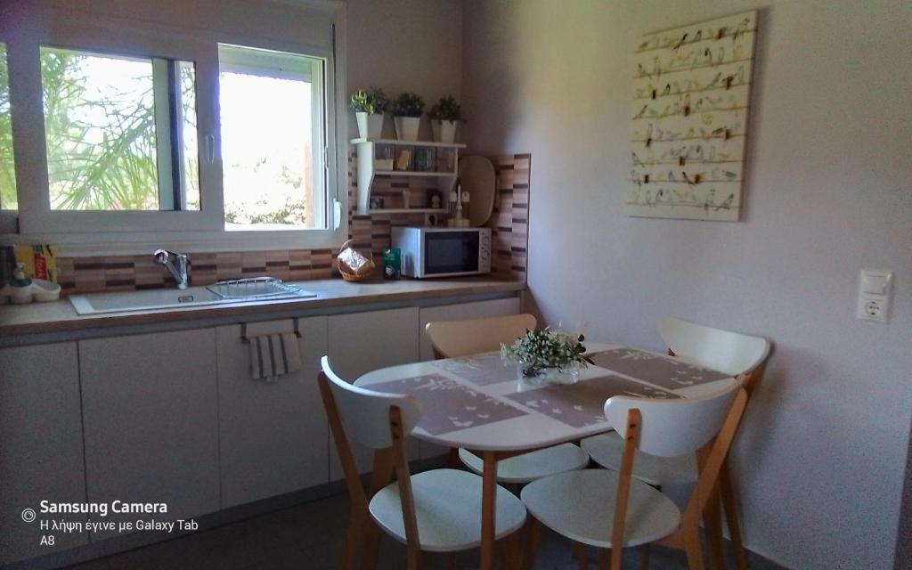 Zdjęcie z galerii obiektu Villa Raphael w Lixoúrion