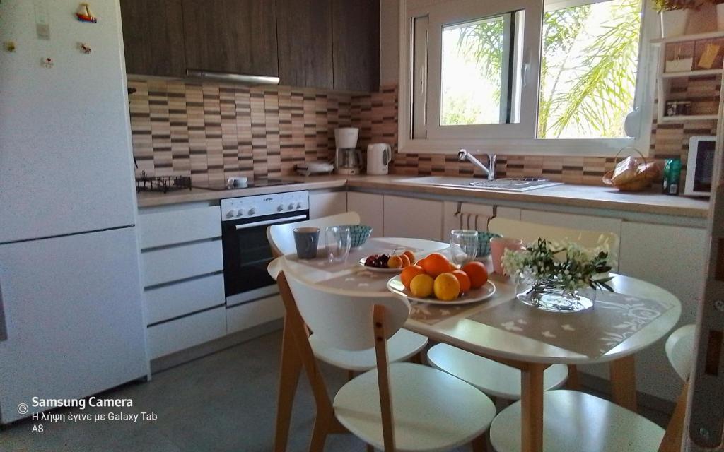 Zdjęcie z galerii obiektu Villa Raphael w Lixoúrion