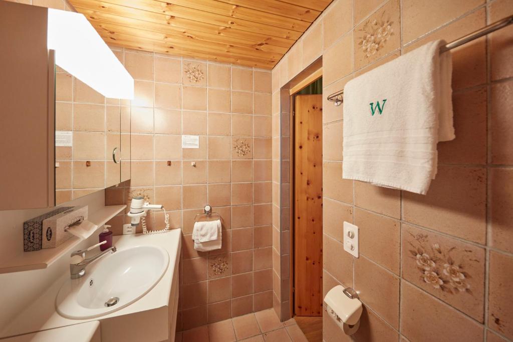 Koupelna v ubytování Hotel Waldhaus