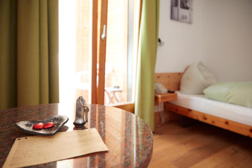 Postel nebo postele na pokoji v ubytování Hotel Waldhaus