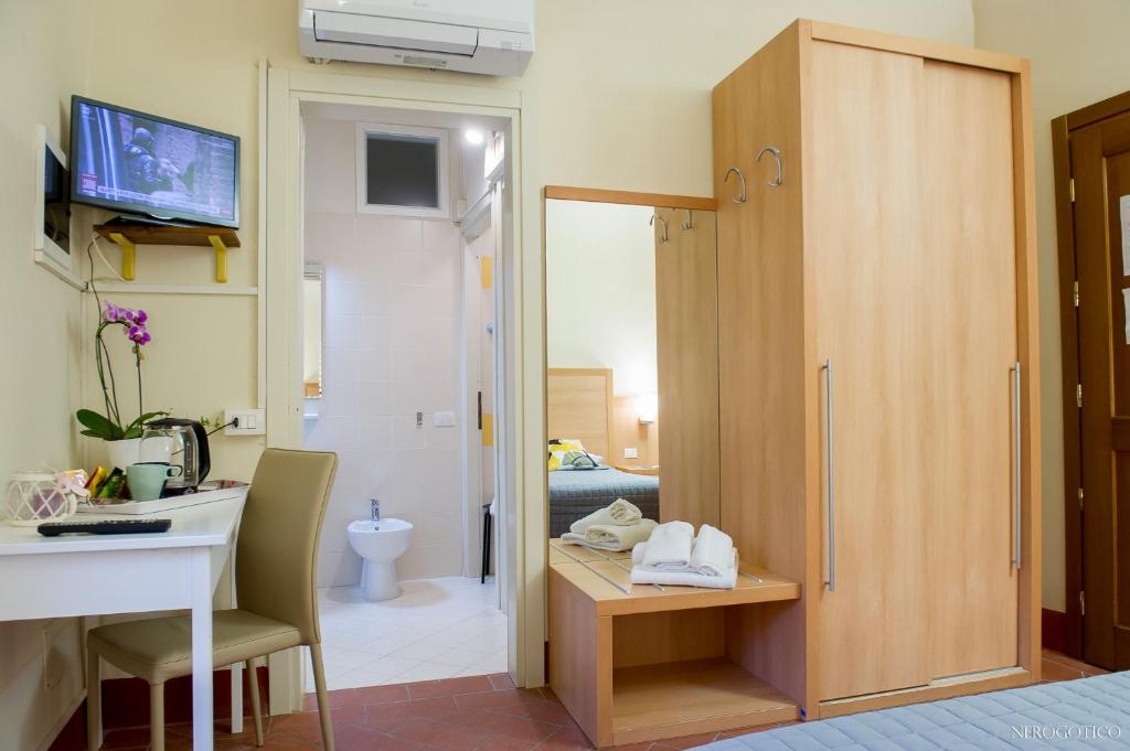Chiostro Delle Monache Hostel Volterra - Superior Double Or Twin Room With Garden View