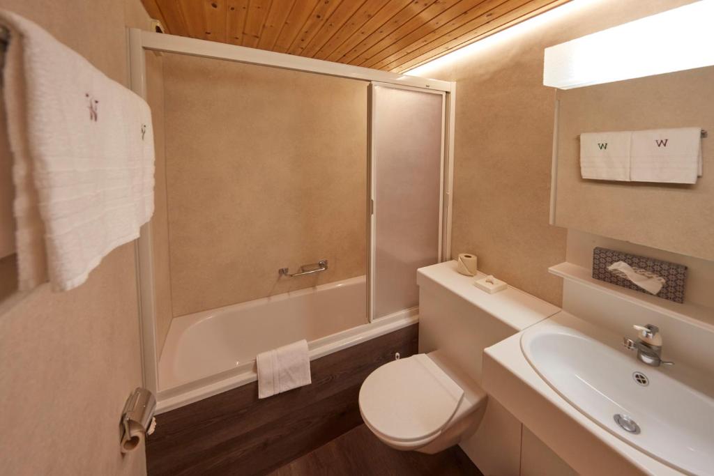 Koupelna v ubytování Hotel Waldhaus