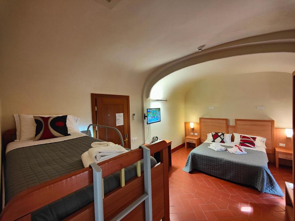 Chiostro Delle Monache Hostel Volterra - Superior Quadruple Room
