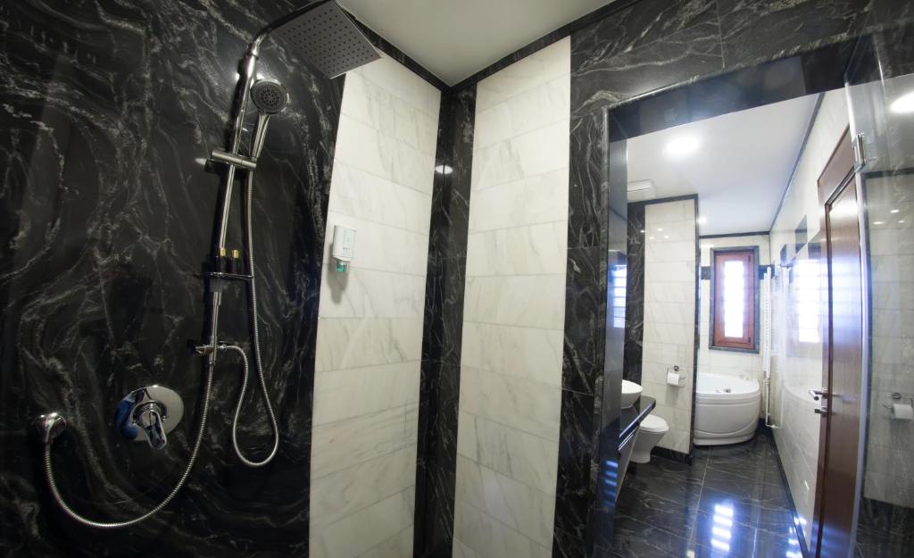 Koupelna v ubytování Hotel Mostar