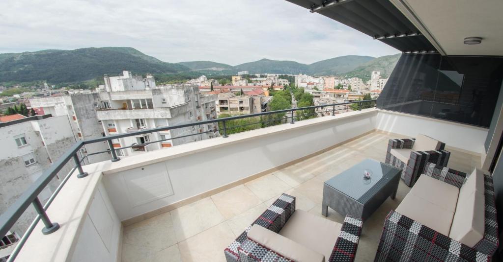 Nespecifikovaný výhled na hory nebo výhled na hory při pohledu z hotelu