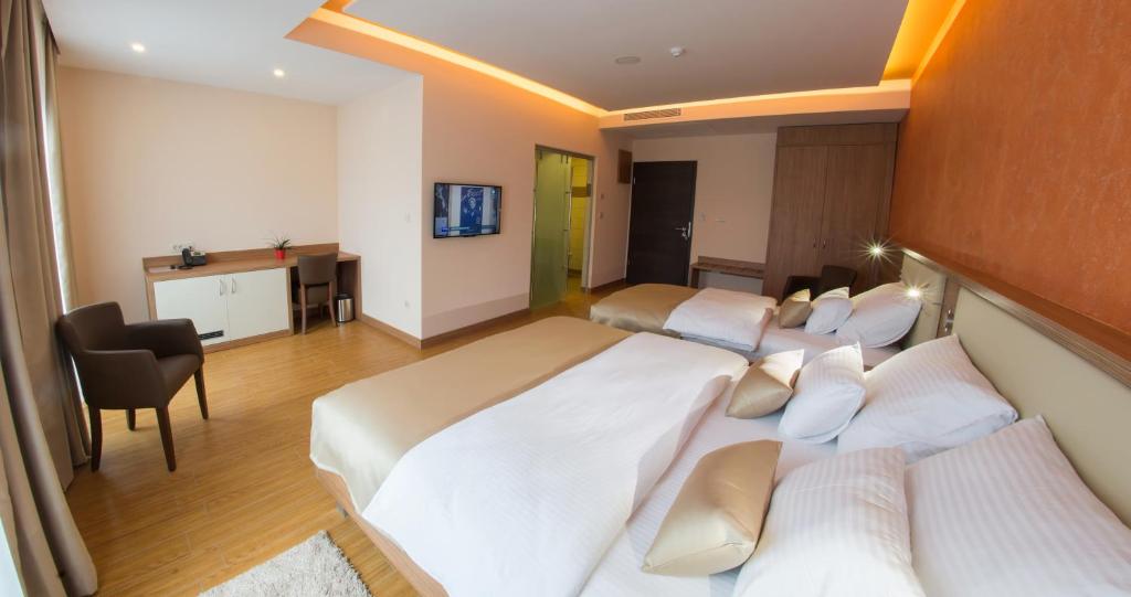 Postel nebo postele na pokoji v ubytování Hotel Mostar