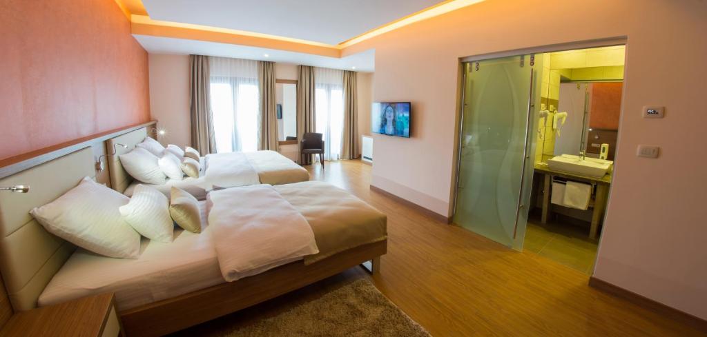 Postel nebo postele na pokoji v ubytování Hotel Mostar