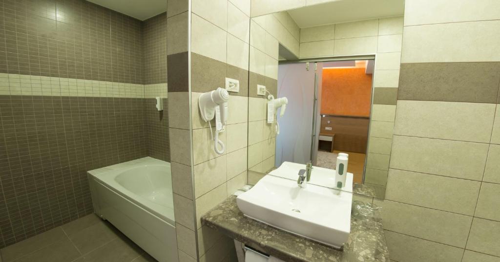 Koupelna v ubytování Hotel Mostar