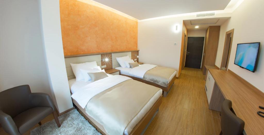 TV a/nebo společenská místnost v ubytování Hotel Mostar