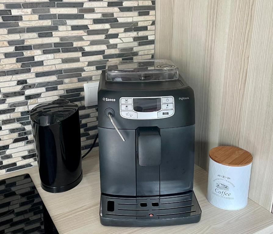 Příslušenství pro přípravu čaje a kávy v ubytování Ferienwohnung LISL