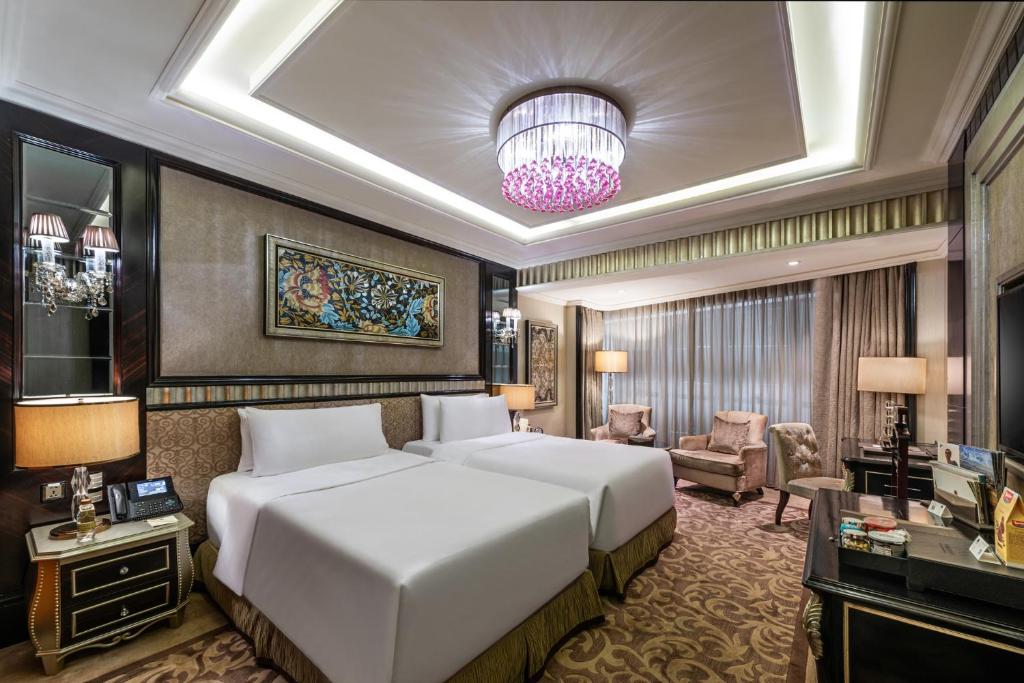 Postel nebo postele na pokoji v ubytování Narcissus Riyadh Hotel & Spa