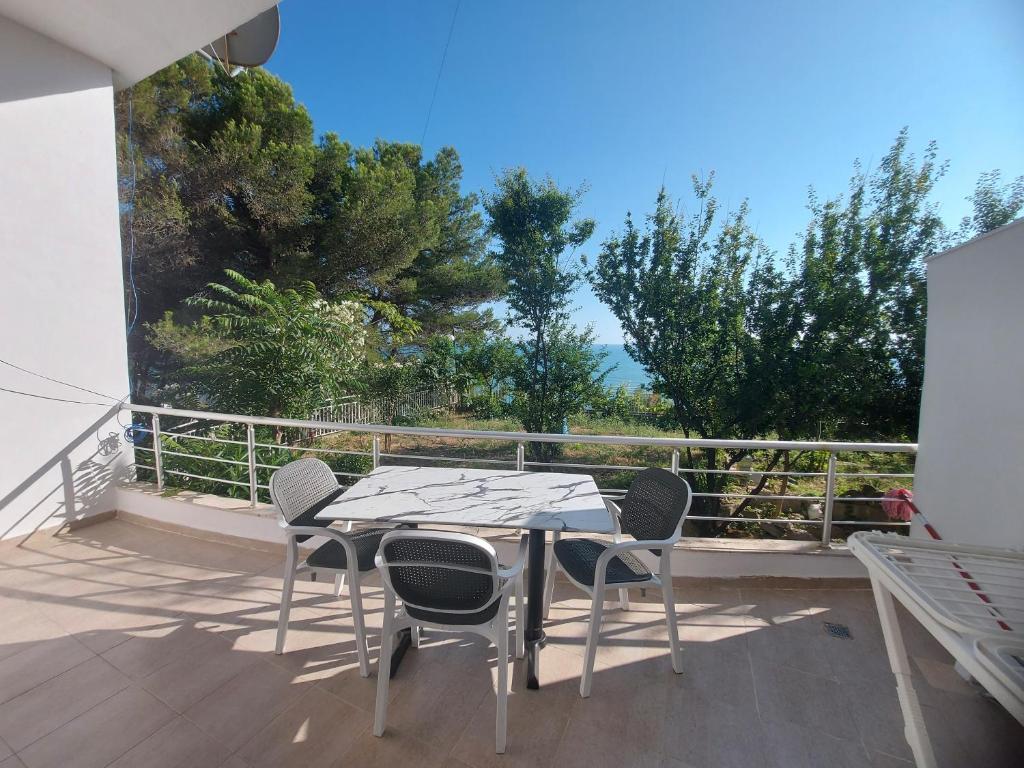 Bral Currila - Peaceful Beachfront Apartment - Image 6