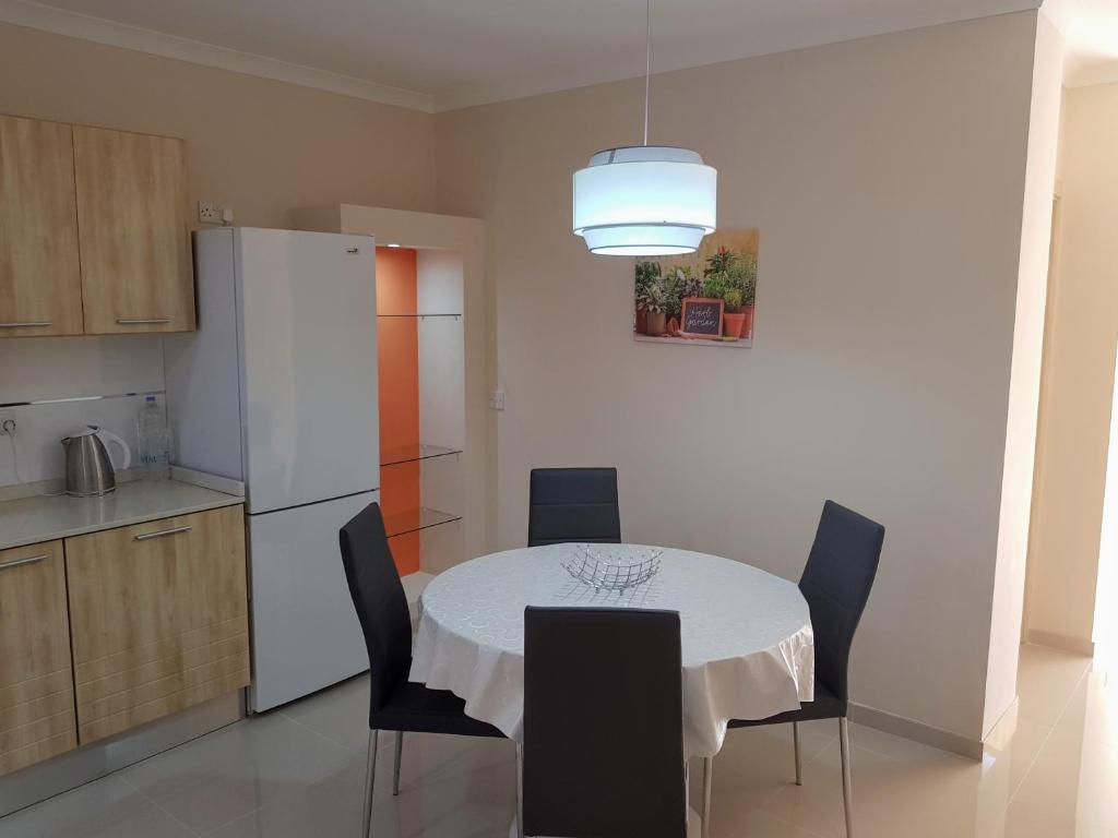Kuchyň nebo kuchyňský kout v ubytování Charming apartment-wifi-sleeps 5