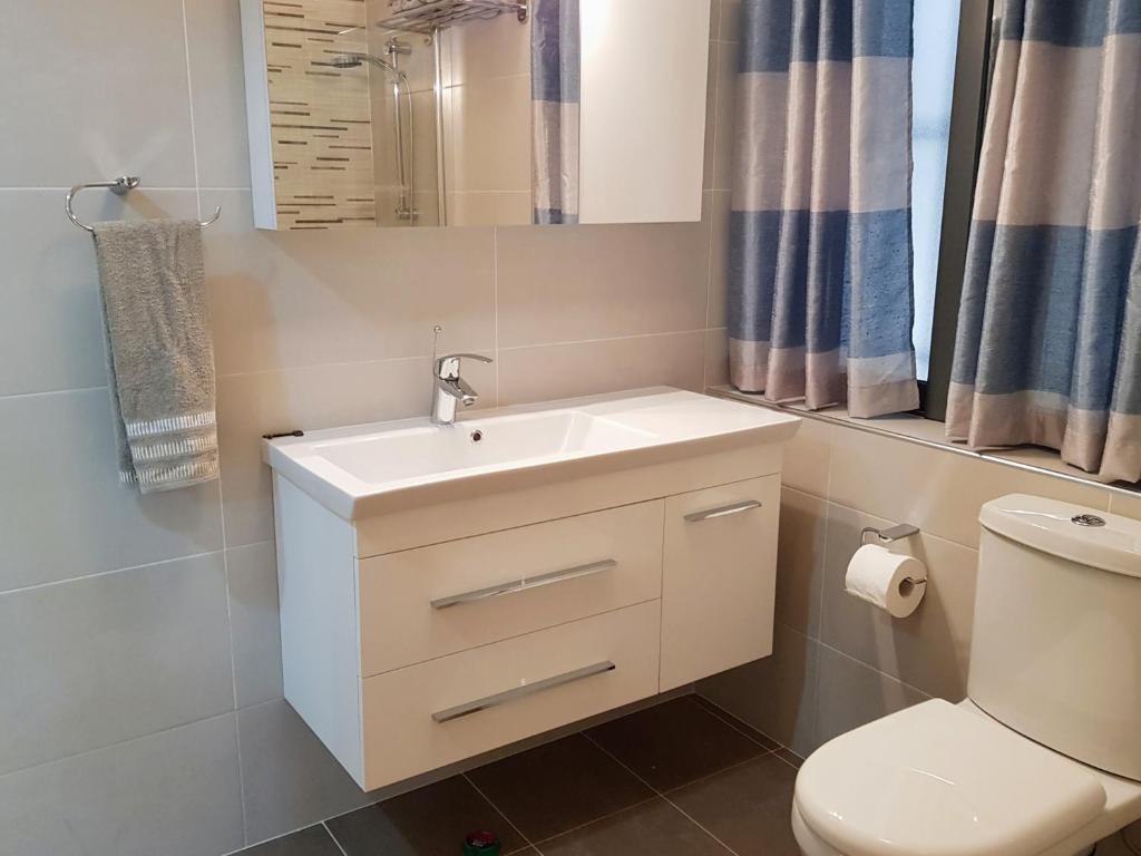 Koupelna v ubytování Charming apartment-wifi-sleeps 5