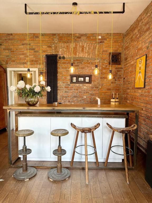 Lounge alebo bar v ubytovaní Lofts Cracow Apartments - City Center