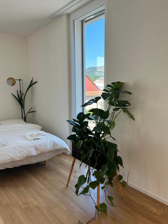 Postel nebo postele na pokoji v ubytování The R Apartment Passwang, KLIMA, NEU, Balkon, Parking