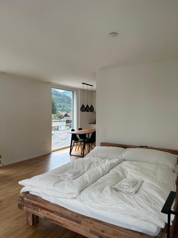 Postel nebo postele na pokoji v ubytování The R Apartment Engelberg, KLIMA, NEU, Balkon, Parking
