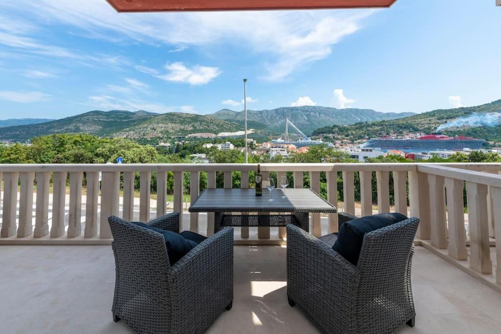 Deluxe Bayview Oasis