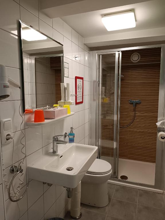 Koupelna v ubytování Cityhotel Junger Fuchs
