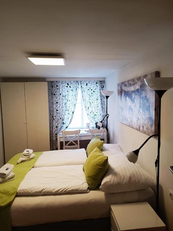 Postel nebo postele na pokoji v ubytování Cityhotel Junger Fuchs