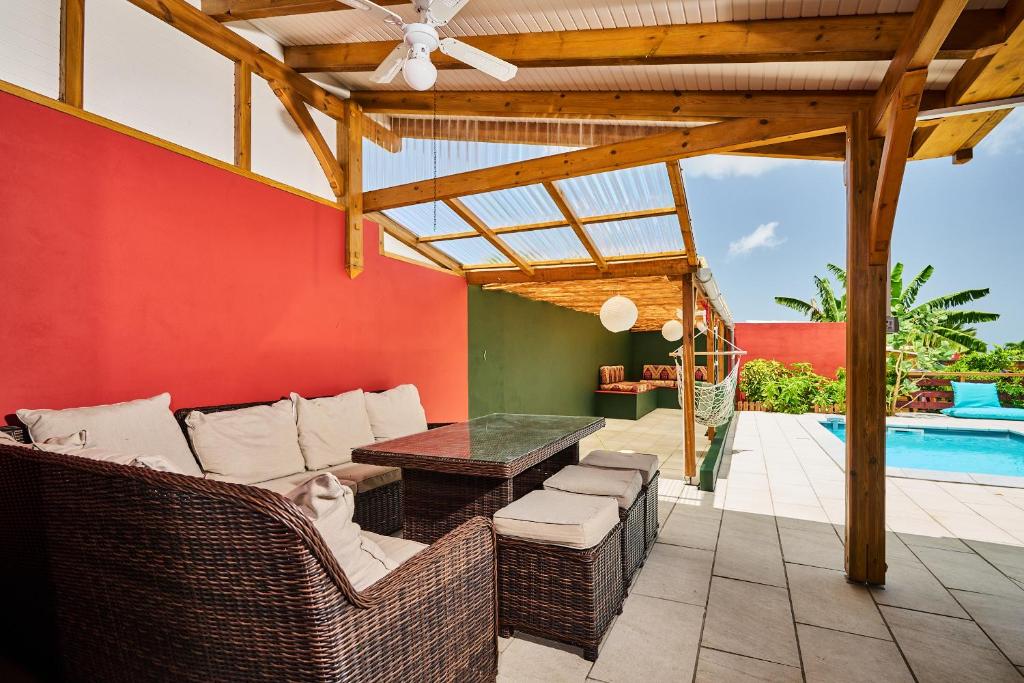Bazén v ubytování Villa spacieuse proche de la mer avec piscine privée et vue - BED AND COFFEE DIAMOND nebo v jeho okolí