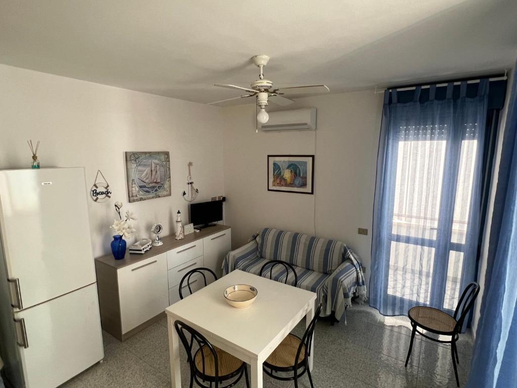 A kitchen or kitchenette at dimora la torre
