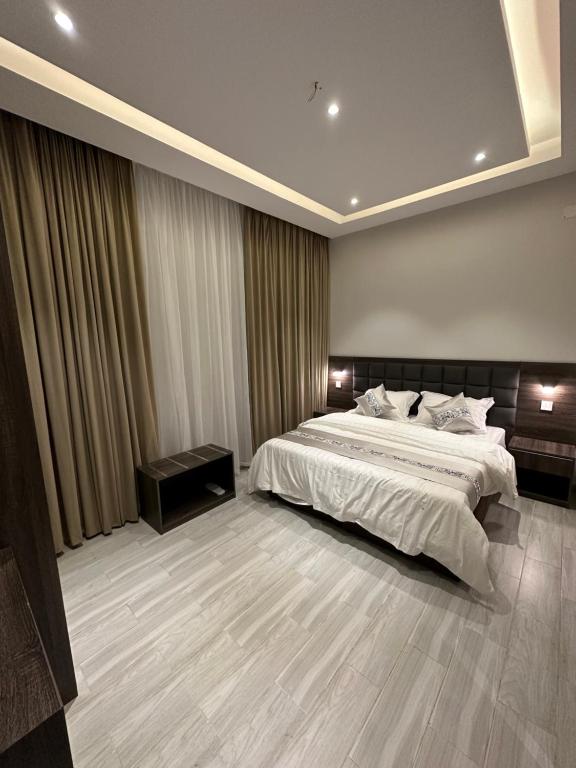 Un pat sau paturi într-o cameră la Cast Home