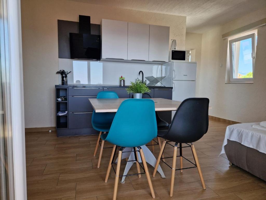 Kuchyň nebo kuchyňský kout v ubytování Villa Gaj