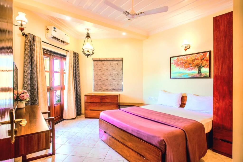 a bedroom with a large bed in a room at 'Golden Sea Pearl' 1 bhk Beach apartment in Benaulim