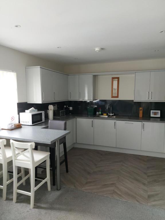 Plaza suite 61 B - Apartamento De Tres Habitaciones