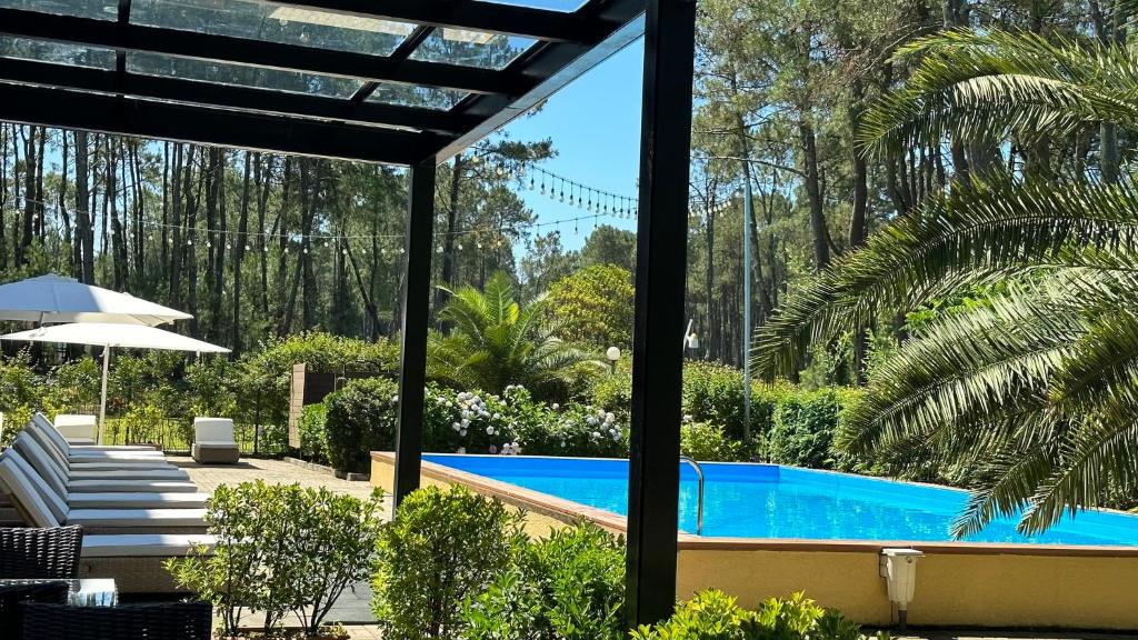 Bazén v ubytování Iveria Elli Hotel nebo v jeho okolí