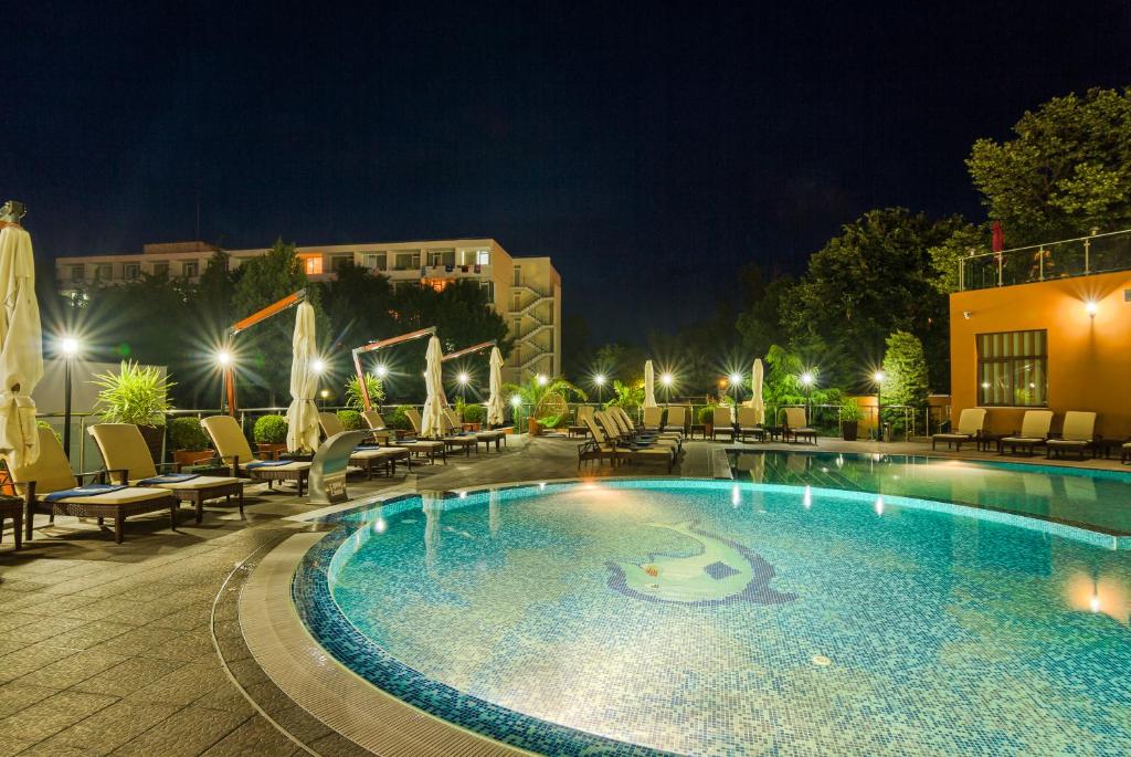 Bazén v ubytování Hotel Saturn nebo v jeho okolí