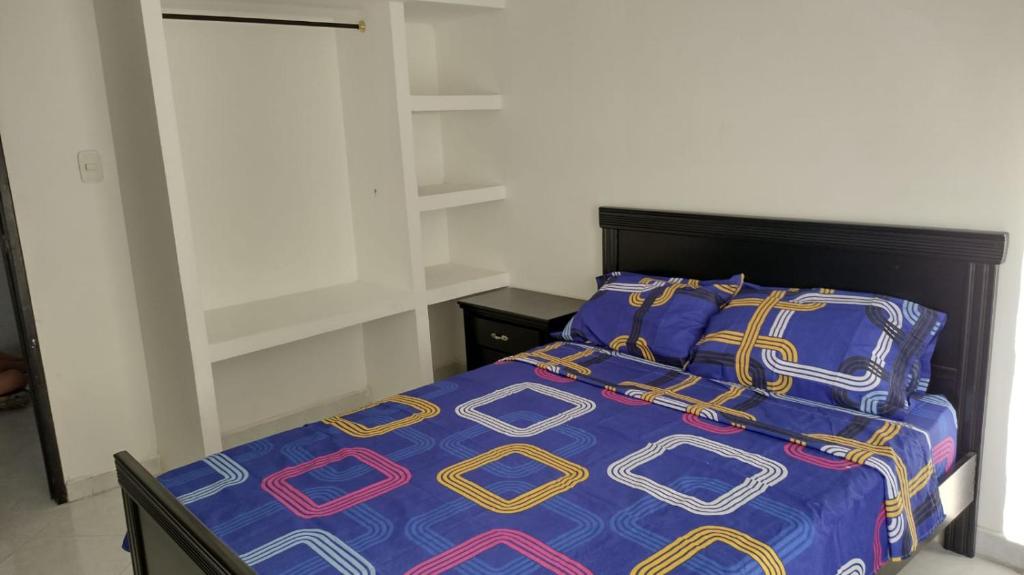 Hermoso Apartamento en Santa Marta房間的床
