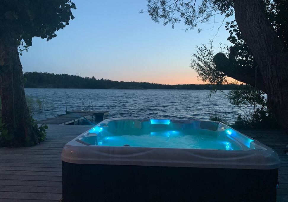 Booking.com: Semesterbostad Waterfront house with jacuzzi & jetty in  Stockholm , Stockholm, SVE - 8 Gästrecensioner . Boka hotell nu!