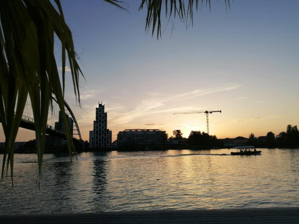 RIVER side - cosy - lot of space – photo 2