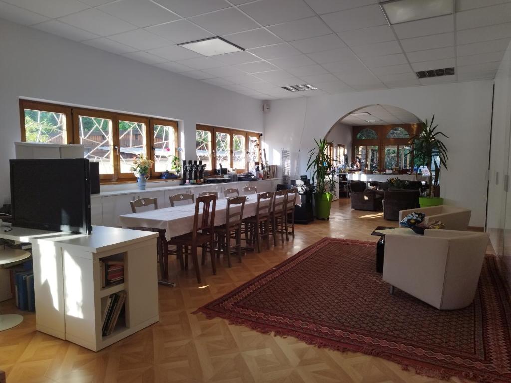 RIVER side - cosy - lot of space – photo 4