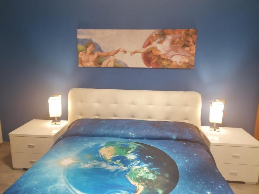 a bedroom with a bed with the earth on it at Appartamento Michelangelo in Novara