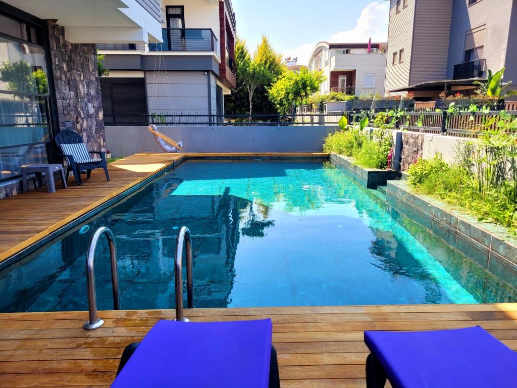 Πισίνα στο ή κοντά στο OLDSKOOL VILLAS 15 minutes walk to LARA beach