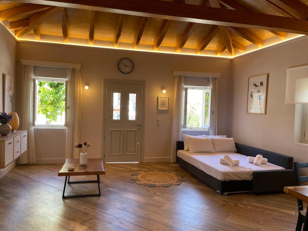 Postel nebo postele na pokoji v ubytování Goninos Jacuzzi Suite