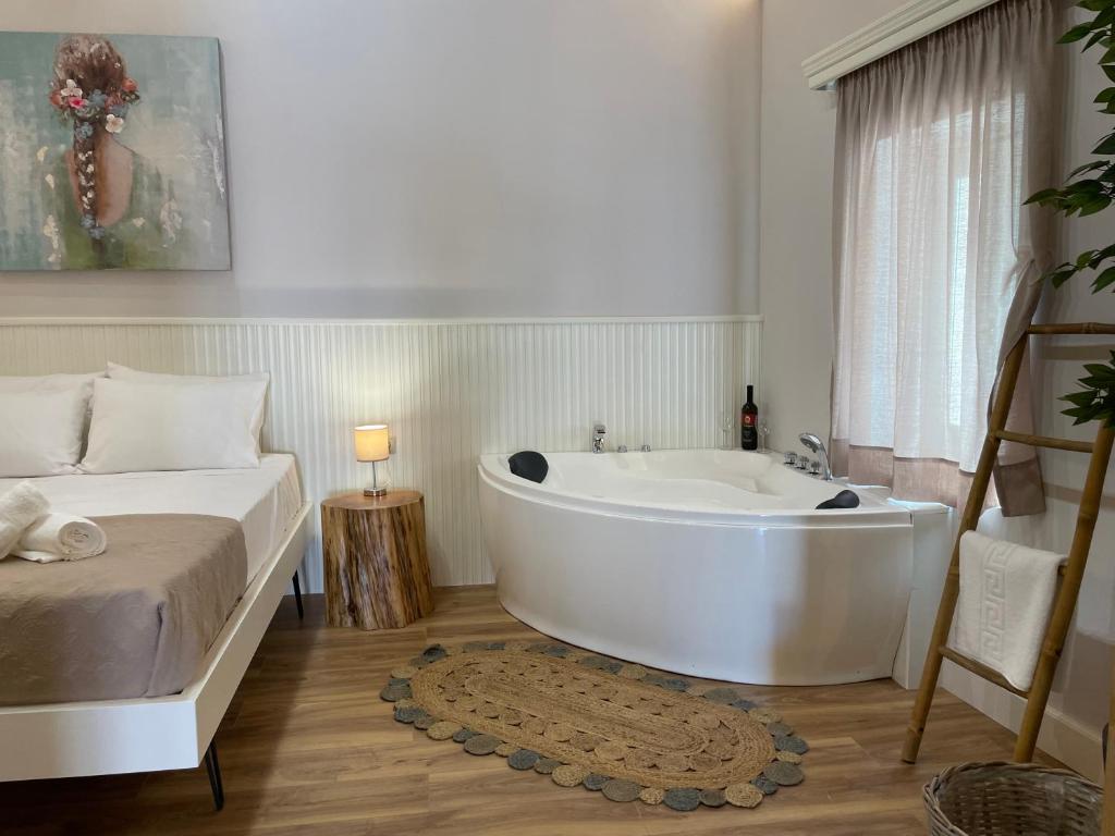 Postel nebo postele na pokoji v ubytování Goninos Jacuzzi Suite