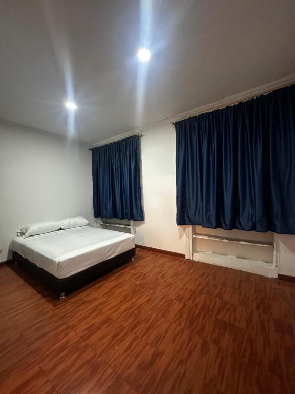 Postel nebo postele na pokoji v ubytování Hotel Artistico